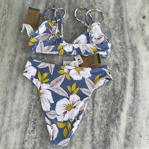 Volcom Bouquet Bikini Set - Picture 4 of 11